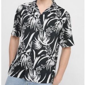 Brand new, never tried on w/tag.